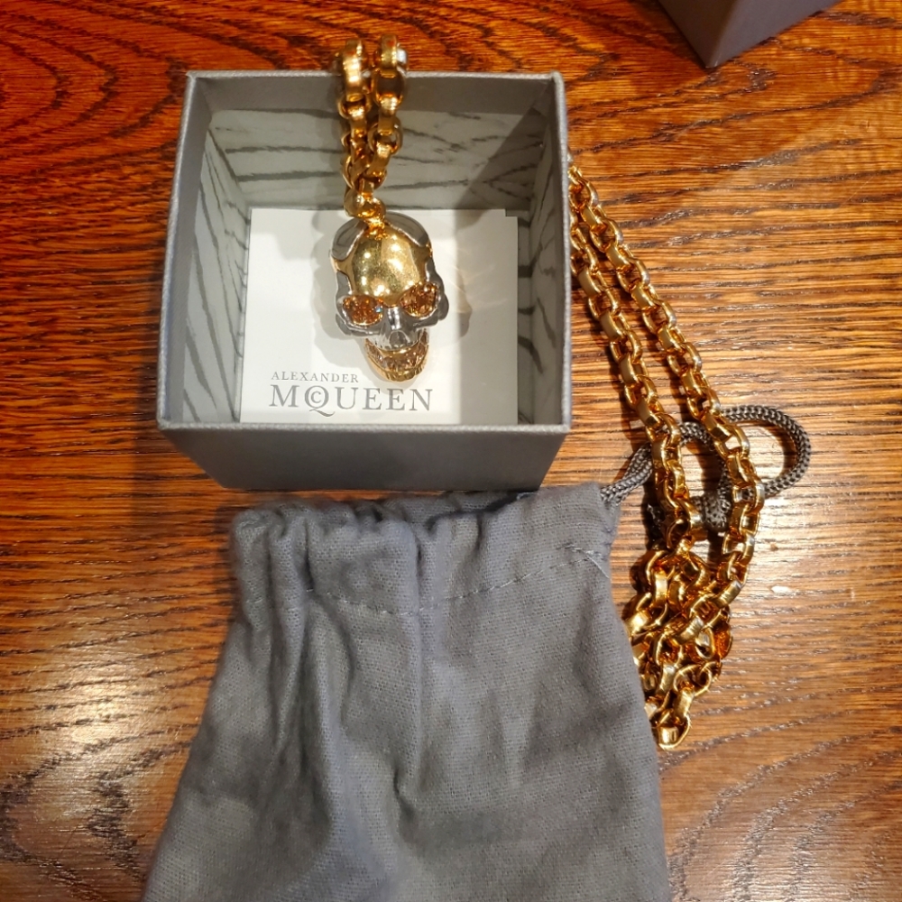 Alexander McQueen skull necklace